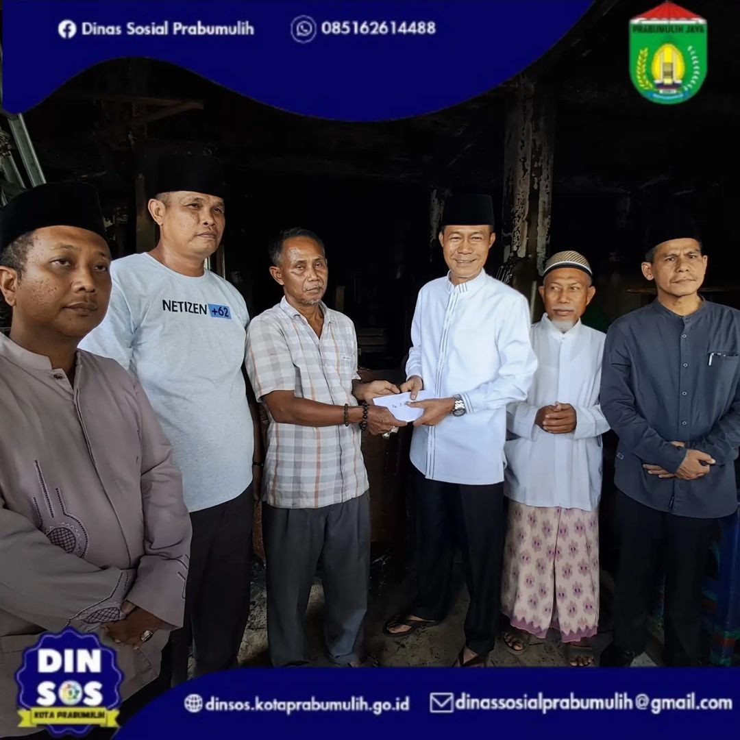 Penyerahan bantuan kepada korban kebakaran bapak Mulyadi Mulizar di Kelurahan Pasar 1