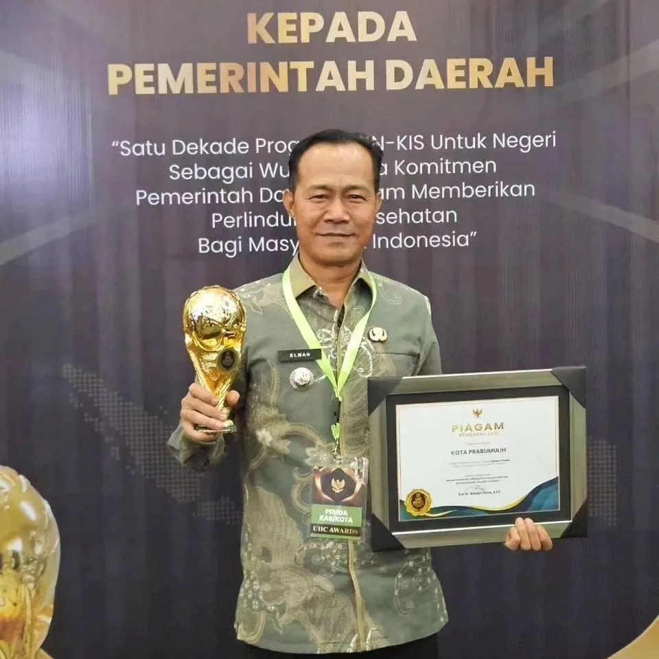 PJ.WALIKOTA PRABUMULIH MENERIMA PENGHARGAAN DARI UNIVERSAL HEALTH COVERAGE (UHC)
